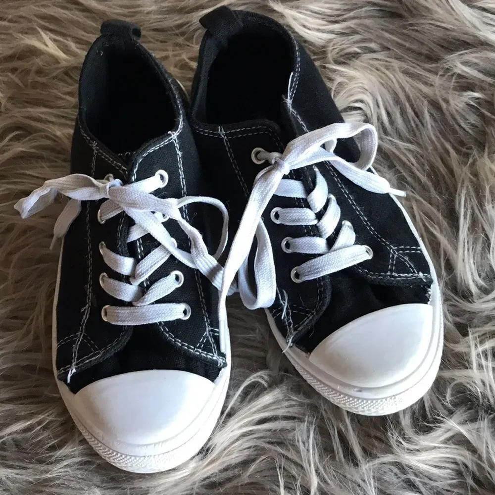 Black canvas low top sneakers kids 2